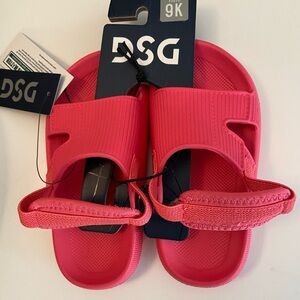DSG Pink Slide Sandals Water Shoes Size 9K New